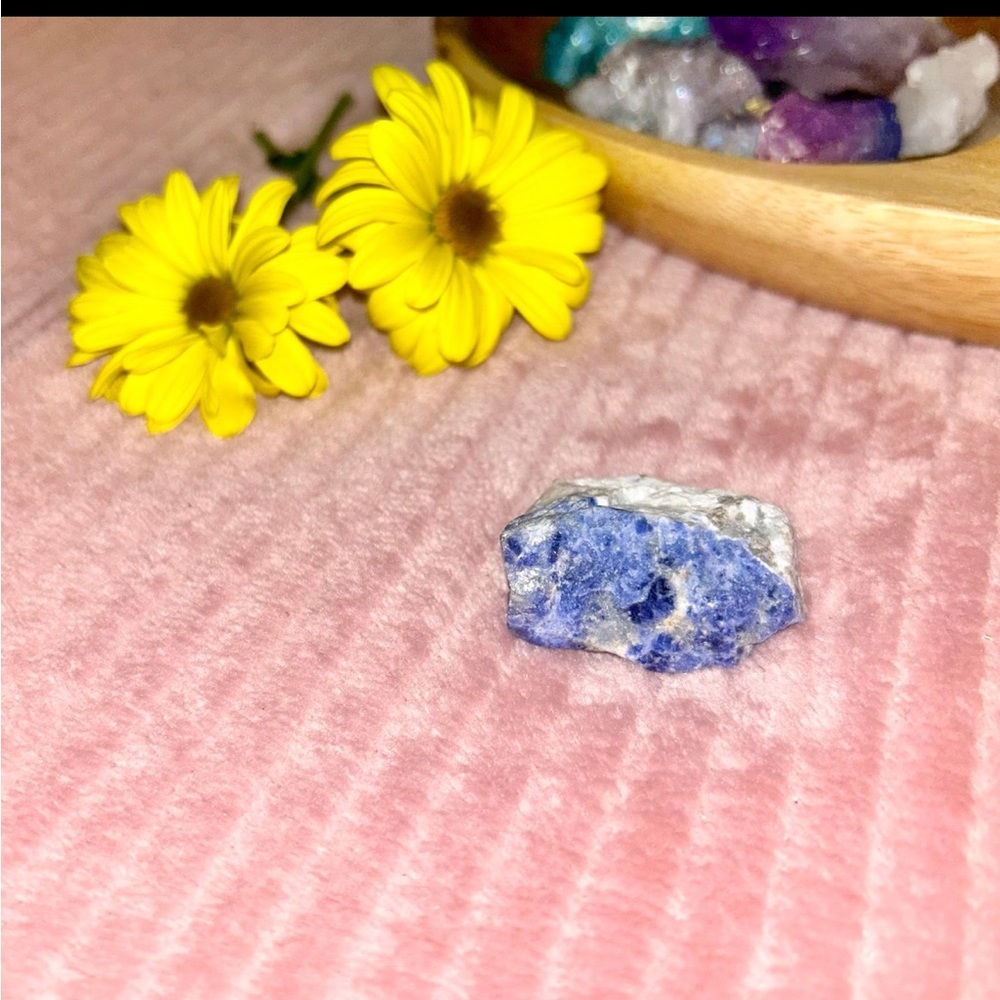 Sodalite Blue & White Crystal Magnet NWOT